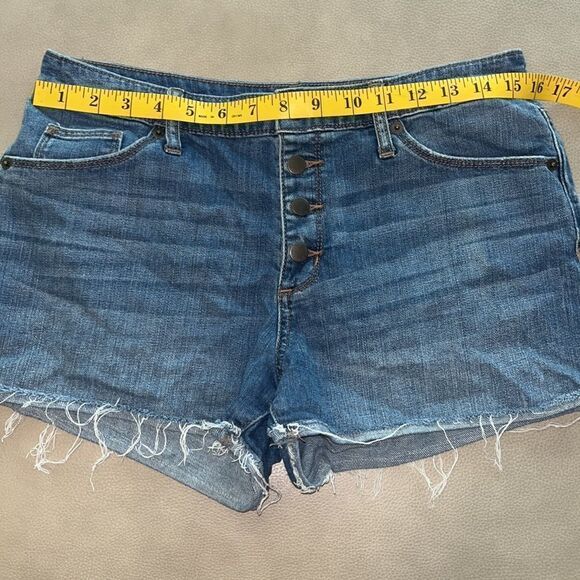 Universal thread High Rise Shortie Size 8 - Picture 7 of 9